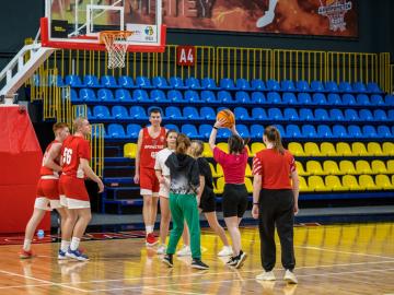 Майстер-клас для школярів Слобожанського від БК Прометей. 